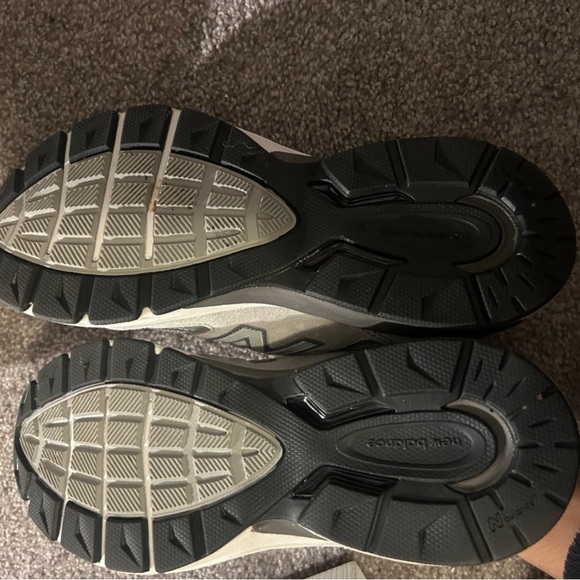 New balance - Picture 2 of 4